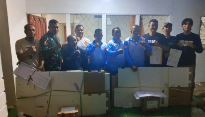 Kapolsek Sandai Pimpin Pengamanan Distribusi Logistik Pilkades di Desa Penjawaan dan Desa Demit