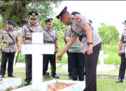 Peringati Jasa Pahlawan, Polda Kalbar Upacara Tabur Bunga di TMP Dharma Patria