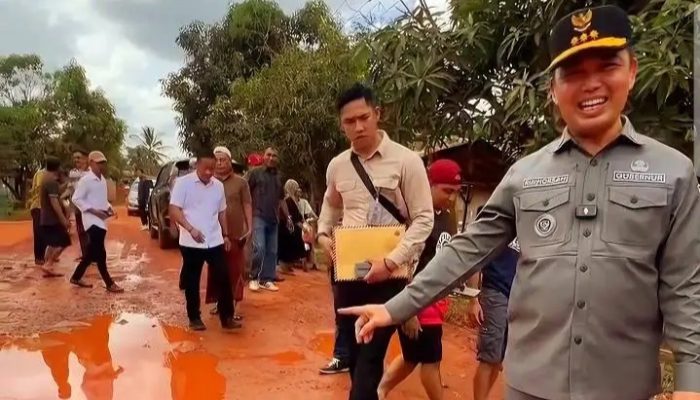 Gubernur Kalbar Ria Norsan Akan Segera Bangun Ruas Jalan Rusak di Kabupaten Ketapang