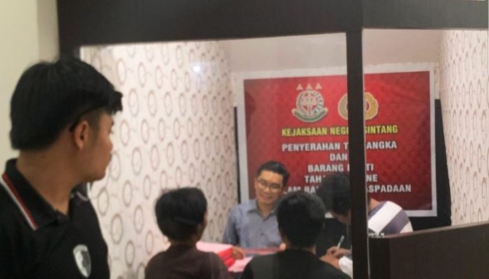 Lengkap P-21 Polres Melawi Serahkan 4 Tersangka Kasus PETI ke Kejaksaan Sintang
