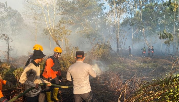Karhutla di Rasau Jaya, Bupati dan Kapolres Kubu Raya Turun Tangan