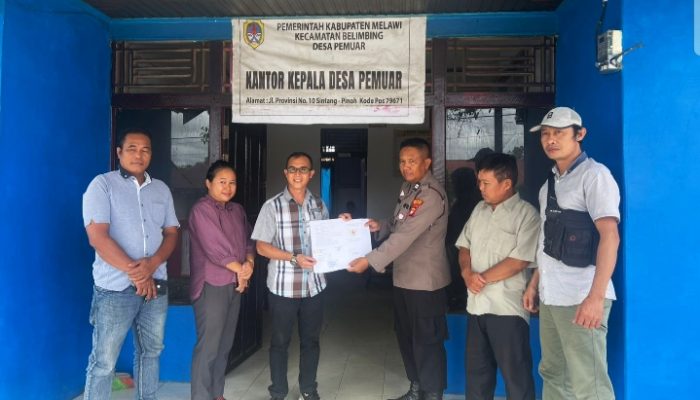 Aiptu Yanto Serahkan Sebidang Tanah Kepada Pemdes Pemuar