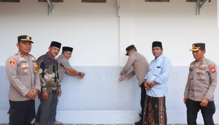 Polres Ketapang Serahkan Fasilitas Air Ke Pondok Pesantren Nur Illahi Kecamatan Benua Kayong