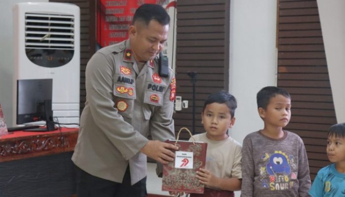Polres Melawi Lakukan Kegiatan Bakti Kesehatan “Sunatan Massal” Dalam Rangka Hari Bhayangkara Ke 79 Polres Melawi