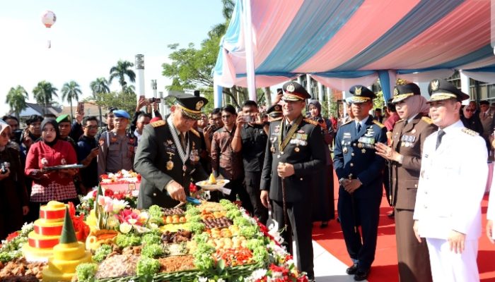 Pangdam XII/Tpr Beri Kejutan Kapolda Kalbar di HUT Bhayangkara ke-79
