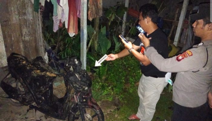 Polres Sambas Olah TKP Kebakaran di Sebawi