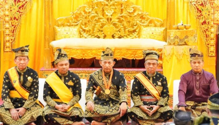 Kapolri di Anugrahi Adat Ingatan Budi, Lembaga Adat Melayu Riau