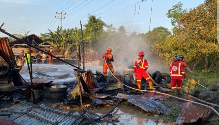 Kios Semi Permanen di Kubu Raya Ludes Dilalap Si Jago Merah