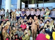 Tolak Transmigrasi Ribuan Masa AKBM Geruduk DPRD dan Kantor Gubernur Kalbar