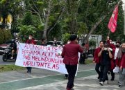 Mahasiswa Kepung DPRD Kalbar, Tuntut Tangkap Mafia Tambang AS dan Tante