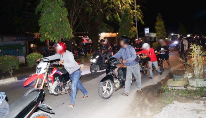 Polres Sintang Gelar Patroli Cipta Kondisi Ratusan Motor Balap Liar Diamankan