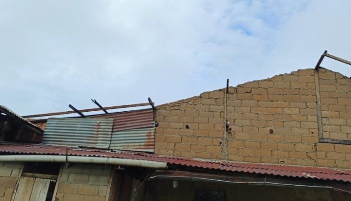 Angin Puting Beliung Terjang Desa Kapur, Atap Rumah Togina Rusak Parah