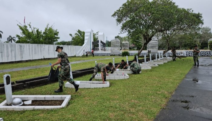 Peringati HUT RI ke 80, Kodam XII/Tpr Gelar Karya Bakti di Taman Makam Pahlawan