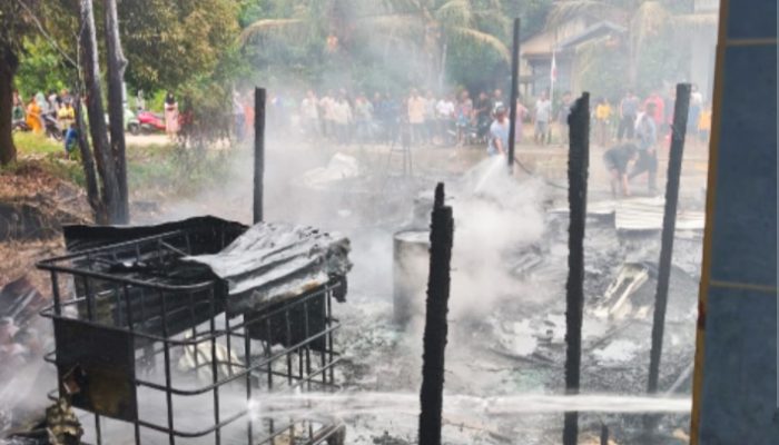 Kios BBM Milik Erni di Kecamatan Sandai, Ludes Dilalap API
