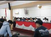 Ratusan Peserta Aksi Demo, Padati Halaman DPRD Kayong Utara