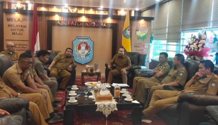 Bupati Sujiwo Gelar Rapat Dadakan Bersama Camat dan Kades