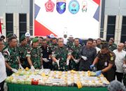 Pangdam XII/Tpr Serahkan 63 Kilogram Sabu dan Pelaku IS ke BNNP Kalbar