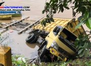 Rem Diduga Blong, Dump Truck Terjun ke Jurang di Penyaladi Sanggau, Pamapta Polres Sanggau Lakukan Penanganan Cepat