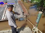 Waspada Cuaca Ekstrem, Polisi Sisir Bantaran Sungai Kapuas di Tayan Hilir