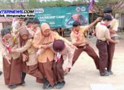 Aiptu Supar’am Tanamkan Jiwa Kepemimpinan dan Kekompakan Lewat Wide Game di SMA N 2 Nanga Pinoh