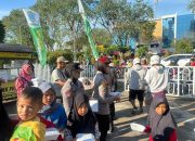 Sapa Masyarakat di Masjid Mujahidin, Polwan Polda Kalbar Tebar Kebaikan Lewat Gerobak Sedekah Presisi