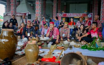 DAD Pontianak Buka Naik Dango ke-3 Lewat Ritual Sakral Ngampar Bide