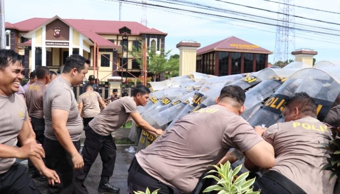Pertebal Kesiapsiagaan Personel, Polres Kapuas Hulu Gelar Latihan Dalmas Gabungan