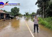 Banjir Rendam Akses Permukiman di Teraju Barat, Kapolsek Toba Turun Langsung Pantau Debit Air dan Imbau Warga Waspada