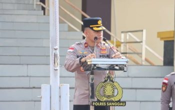 Wakapolres Sanggau Tekankan Disiplin dan Pelayanan Prima Saat Pimpin Apel Pagi di Mako Polres Sanggau