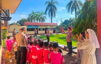 Tawa Ceria Anak PAUD Warnai Polsek Entikong, Polisi Kenalkan Disiplin dan Keselamatan Sejak Dini