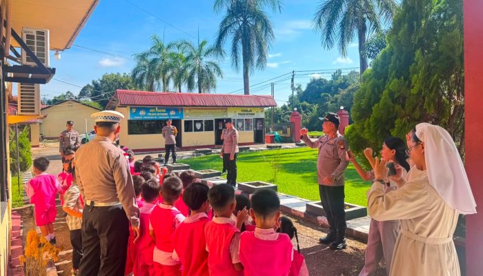 Tawa Ceria Anak PAUD Warnai Polsek Entikong, Polisi Kenalkan Disiplin dan Keselamatan Sejak Dini