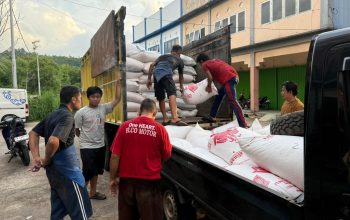 Jagung Berkualitas Hasil Binaan Polsek Parindu Resmi Masuk Gudang Bulog Sanggau