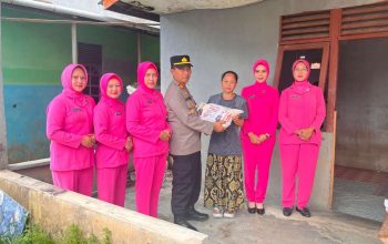 Sentuhan Kepedulian Polsek Sekayam untuk Purnawirawan, Warakawuri, dan Masyarakat Kurang Mampu