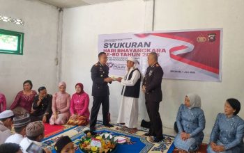 Berbagi di Hari Bhayangkara, Polsek Rayonisasi Salurkan Bantuan kepada Santri dan Warga TPA