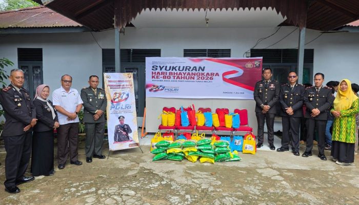 Empat Polsek Jajaran Polres Sanggau Berbagi Kasih dengan Anak Panti pada Hari Bhayangkara Ke-80