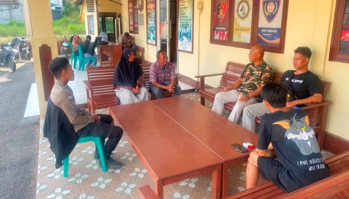 Mediasi Humanis Polsek Sekayam Selesaikan Perkara Kecelakaan Lalu Lintas Melalui Kesepakatan Kekeluargaan