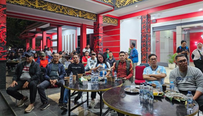 Nobar Bola Gembira di Sanggau Jadi Ruang Silaturahmi, Polri dan Masyarakat Bersatu dalam Semangat Kemitraan