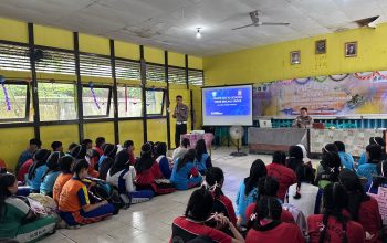 Kasat Lantas Polres Sanggau Tanamkan Budaya Tertib Berlalu Lintas kepada Siswa Baru SMA Negeri 1 Sanggau