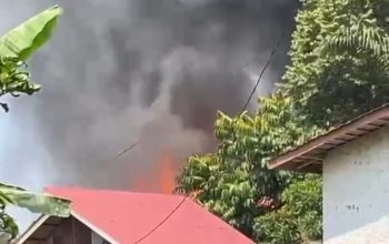 Dua Rumah Dilalap Si Jago Merah di Sungai Alai, Warga Berupaya Selamatkan Harta Benda