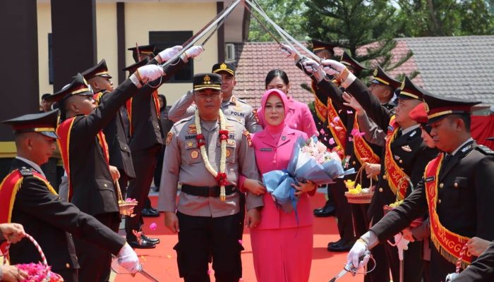Gerbang Pedang Pora Menjadi Simbol Akhir Pengabdian AKBP Sudarsono di Polres Sanggau