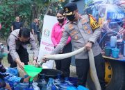 Kemarau Panjang, Polres Bengkayang Sulap AWC Jadi Pengangkut Air Bersih untuk Masyarakat