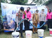 Karhutla dan Kemarau Picu Krisis Air, Polres Bengkayang dan BPBD Salurkan Air Bersih dan Bansos ke Warga