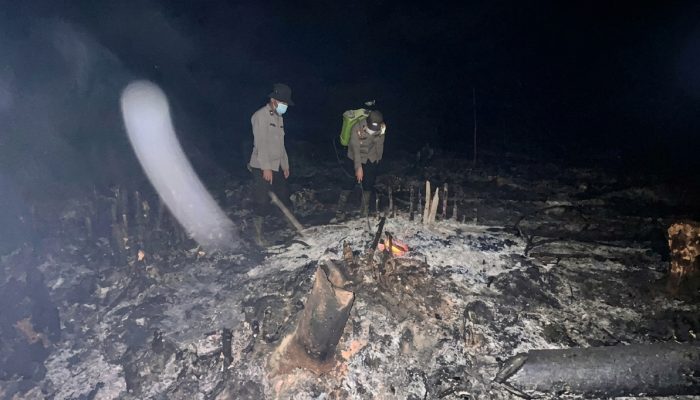 Deteksi Dini Cegah Kebakaran Meluas, Polsek Tayan Hulu Turun ke Lokasi Hotspot