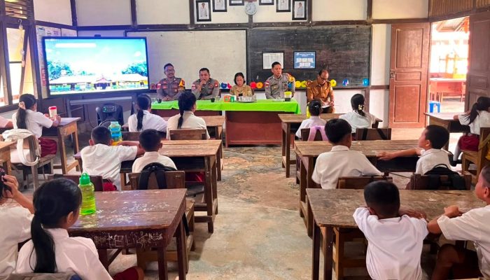 Menjaga Generasi Sejak Dini, Polsek Sekayam Edukasi Pelajar tentang Bullying hingga Keselamatan di Jalan